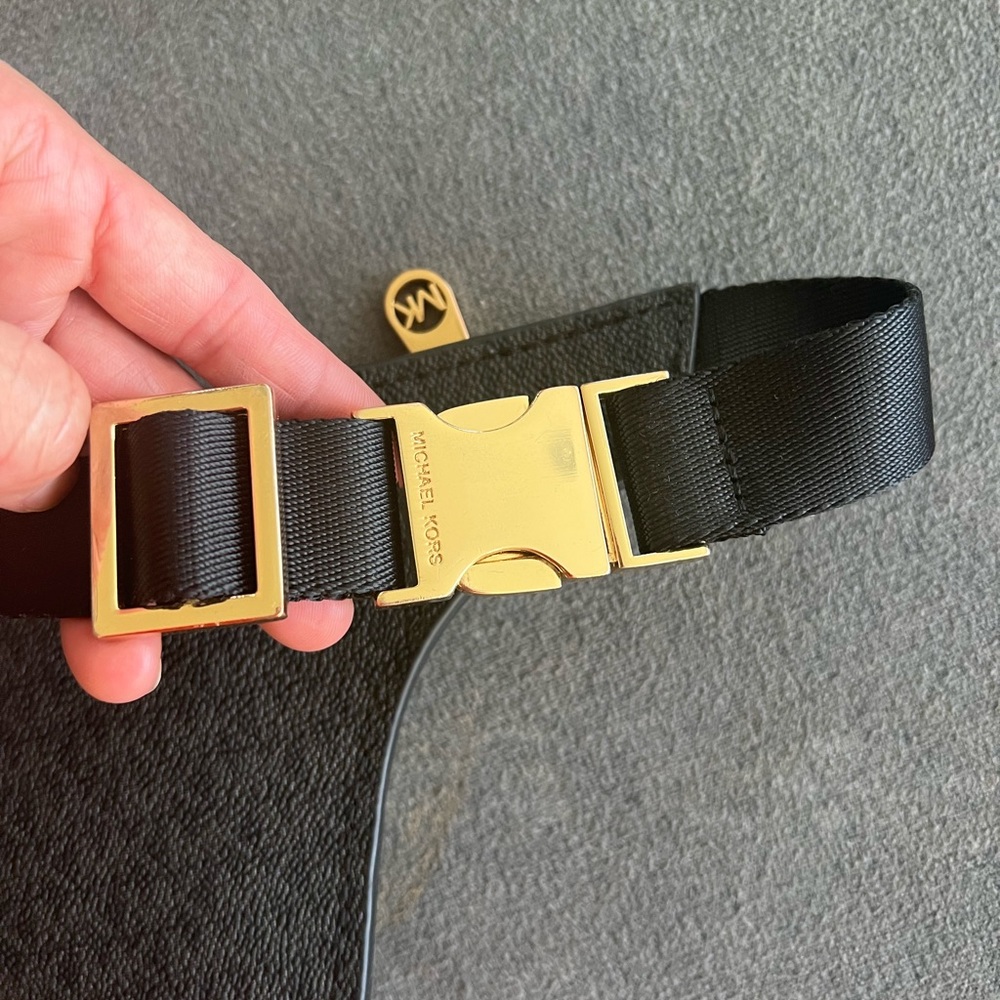 Michael Kors faux leather belt bag - Picture 3 of 6